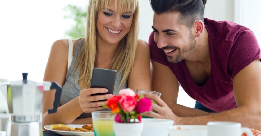 The Impact of Social Media on Dating Habits and Relationship Stability
